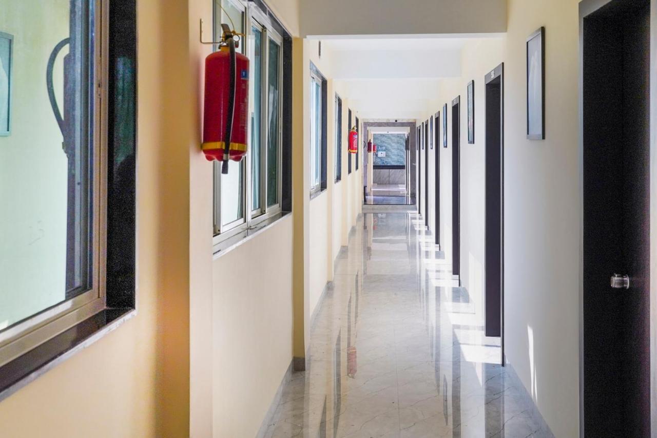 Oyo Flagship 68474 Hotel Viraj Pune Exterior photo